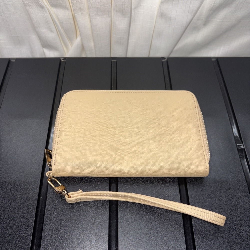 Lost + Wander Worryfree Passport Wallet / Wristlet Tan/Beige- MSRP $40 SEE‎ PICS